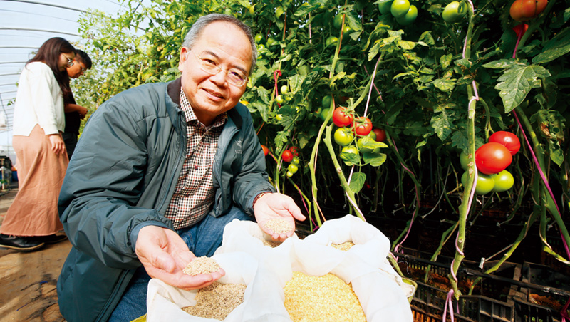 林台總經理賴宏南，憑著成千上萬的小種子成了國際市場的隱形冠軍。